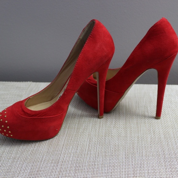 Red Heels - Picture 3 of 6